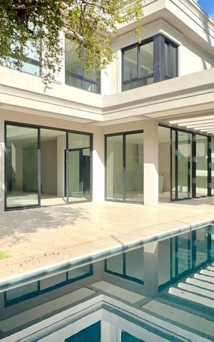 Casa à venda com 600m², 6 quartos e 4 vagas Casa à venda com 600m², 6 quartos e 4 vagasPiscina