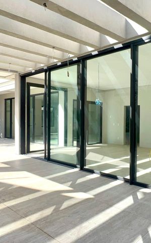 Casa à venda com 600m², 6 quartos e 4 vagas Casa à venda com 600m², 6 quartos e 4 vagasQuintal