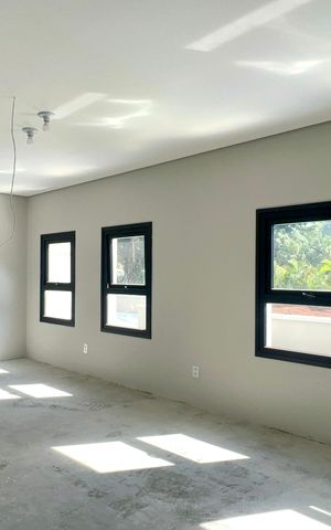 Casa à venda com 600m², 6 quartos e 4 vagas Casa à venda com 600m², 6 quartos e 4 vagasÁrea Técnica