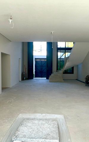 Casa à venda com 600m², 6 quartos e 4 vagas Casa à venda com 600m², 6 quartos e 4 vagasSala