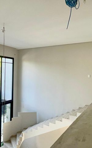 Casa à venda com 600m², 6 quartos e 4 vagas Casa à venda com 600m², 6 quartos e 4 vagasCorredor