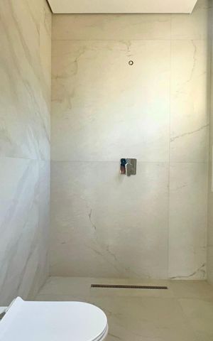 Casa à venda com 600m², 6 quartos e 4 vagas Casa à venda com 600m², 6 quartos e 4 vagasBanheiro da Suíte 1