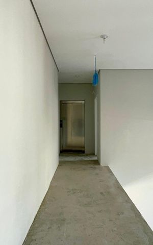 Casa à venda com 600m², 6 quartos e 4 vagas Casa à venda com 600m², 6 quartos e 4 vagasCorredor