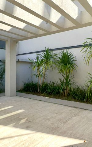 Casa à venda com 600m², 6 quartos e 4 vagas Casa à venda com 600m², 6 quartos e 4 vagasQuintal