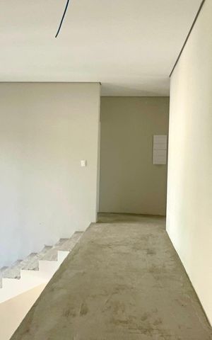 Casa à venda com 600m², 6 quartos e 4 vagas Casa à venda com 600m², 6 quartos e 4 vagasCorredor