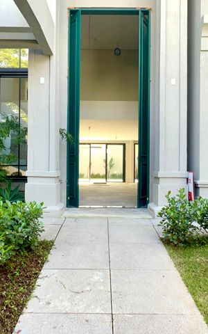 Casa à venda com 600m², 6 quartos e 4 vagas Casa à venda com 600m², 6 quartos e 4 vagasEntrada