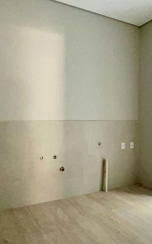 Casa à venda com 600m², 6 quartos e 4 vagas Casa à venda com 600m², 6 quartos e 4 vagasÁrea de Serviço