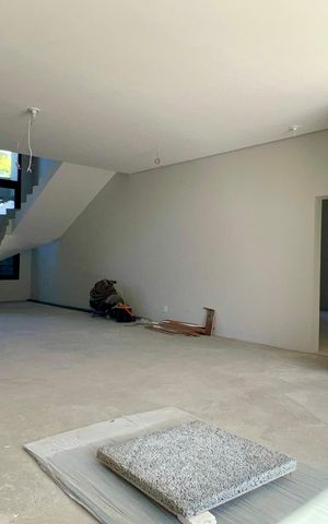Casa à venda com 600m², 6 quartos e 4 vagas Casa à venda com 600m², 6 quartos e 4 vagasSala