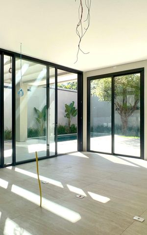 Casa à venda com 600m², 6 quartos e 4 vagas Casa à venda com 600m², 6 quartos e 4 vagasCozinha