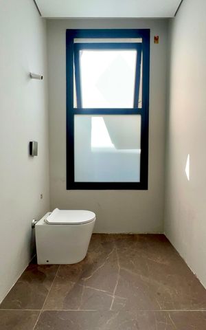 Casa à venda com 600m², 6 quartos e 4 vagas Casa à venda com 600m², 6 quartos e 4 vagasLavabo
