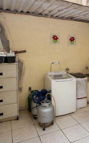 Casa à venda com 200m², 3 quartos e 2 vagasÁrea de Serviço
