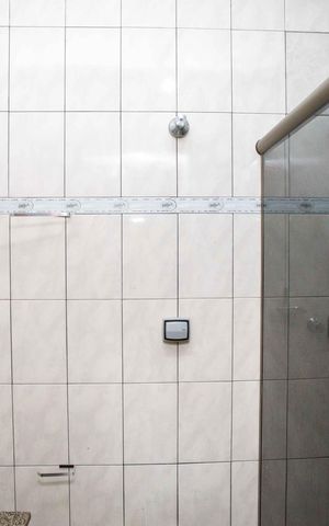 Casa à venda com 200m², 3 quartos e 2 vagasBanheiro da Suíte 2