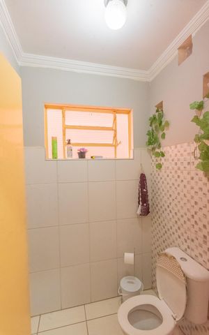 Casa à venda com 180m², 3 quartos e 2 vagas Casa à venda com 180m², 3 quartos e 2 vagasLavabo