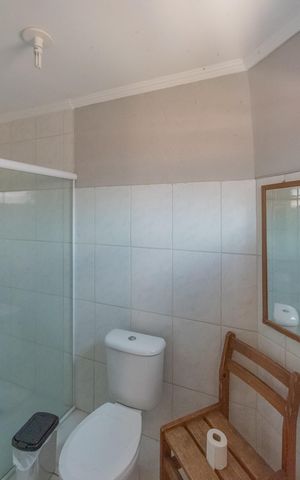 Casa à venda com 180m², 3 quartos e 2 vagas Casa à venda com 180m², 3 quartos e 2 vagasBanheiro de serviço