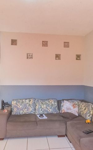 Casa à venda com 180m², 3 quartos e 2 vagas Casa à venda com 180m², 3 quartos e 2 vagasSala