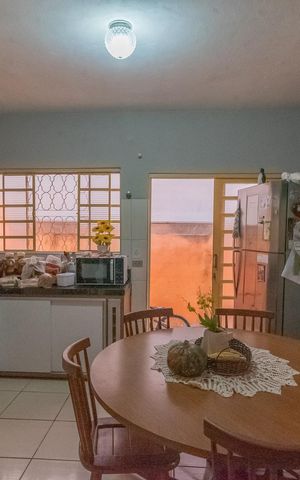 Casa à venda com 180m², 3 quartos e 2 vagas Casa à venda com 180m², 3 quartos e 2 vagasCozinha