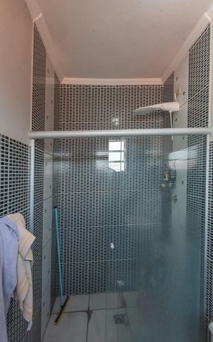 Casa à venda com 180m², 3 quartos e 2 vagas Casa à venda com 180m², 3 quartos e 2 vagasBanheiro da Suíte 1