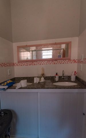 Casa à venda com 180m², 3 quartos e 2 vagas Casa à venda com 180m², 3 quartos e 2 vagasBanheiro da Suíte 2