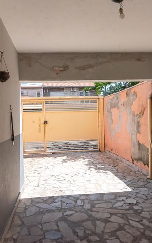 Casa à venda com 180m², 3 quartos e 2 vagas Casa à venda com 180m², 3 quartos e 2 vagasGaragem