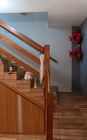 Casa à venda com 180m², 3 quartos e 2 vagas Casa à venda com 180m², 3 quartos e 2 vagasEscritório
