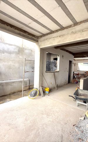 Casa à venda com 360m², 3 quartos e 4 vagas Casa à venda com 360m², 3 quartos e 4 vagasCozinha e Área de Serviço