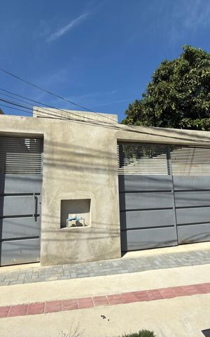 Casa à venda com 360m², 3 quartos e 4 vagas Casa à venda com 360m², 3 quartos e 4 vagasFachada