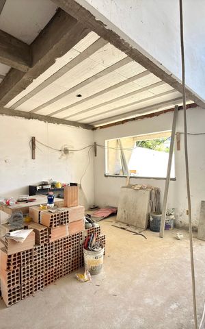 Casa à venda com 360m², 3 quartos e 4 vagas Casa à venda com 360m², 3 quartos e 4 vagasSala