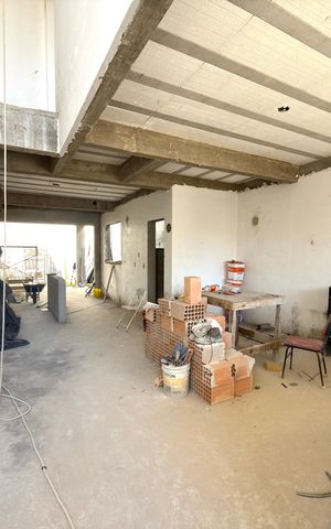 Casa à venda com 360m², 3 quartos e 4 vagas Casa à venda com 360m², 3 quartos e 4 vagasSala