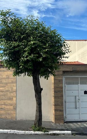Casa à venda com 90m², 2 quartos e 2 vagas Casa à venda com 90m², 2 quartos e 2 vagasFachada