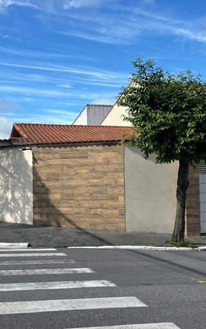 Casa à venda com 90m², 2 quartos e 2 vagas Casa à venda com 90m², 2 quartos e 2 vagasFachada