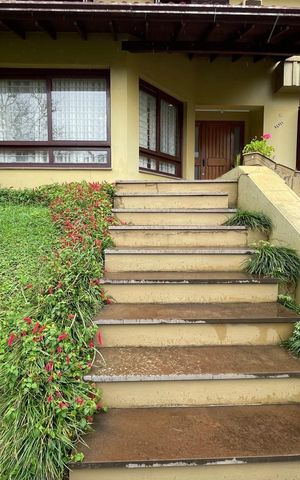 Casa à venda com 318m², 3 quartos e 2 vagas