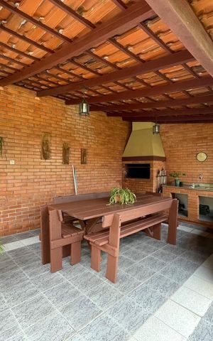 Casa à venda com 318m², 3 quartos e 2 vagas