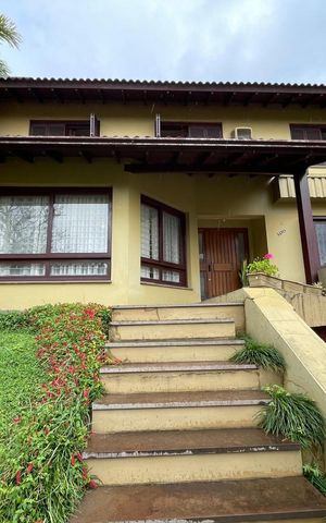 Casa à venda com 318m², 3 quartos e 2 vagas