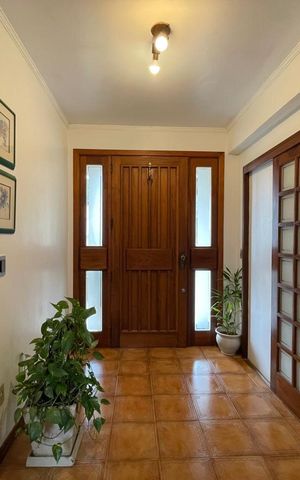Casa à venda com 318m², 3 quartos e 2 vagas
