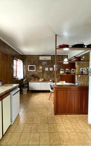 Casa à venda com 318m², 3 quartos e 2 vagas