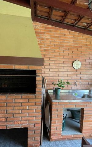 Casa à venda com 318m², 3 quartos e 2 vagas