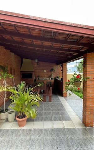 Casa à venda com 318m², 3 quartos e 2 vagas