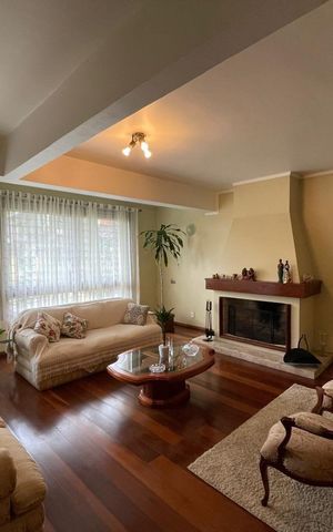 Casa à venda com 318m², 3 quartos e 2 vagas