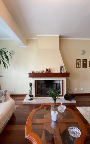 Casa à venda com 318m², 3 quartos e 2 vagas