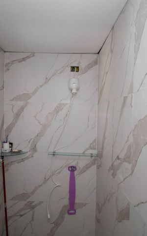Casa de condomínio para alugar com 200m², 3 quartos e 2 vagas Casa de condomínio para alugar com 200m², 3 quartos e 2 vagasBanheiro da Suíte