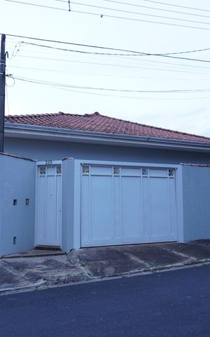 Casa para alugar com 500m², 6 quartos e 12 vagasFachada