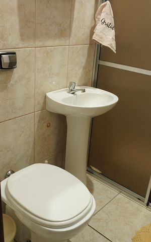 Casa para alugar com 500m², 6 quartos e 12 vagasBanheiro da area de serviço
