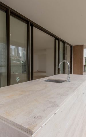 Apartamento à venda com 377m², 4 quartos e 4 vagas Apartamento à venda com 377m², 4 quartos e 4 vagasVaranda gourmet