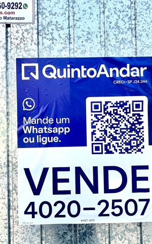 Casa à venda com 110m², 2 quartos e 1 vaga Casa à venda com 110m², 2 quartos e 1 vagaFachada
