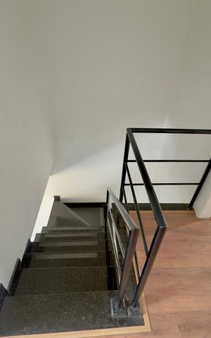 Casa de condomínio à venda com 81m², 3 quartos e 2 vagas Casa de condomínio à venda com 81m², 3 quartos e 2 vagasHall Escada