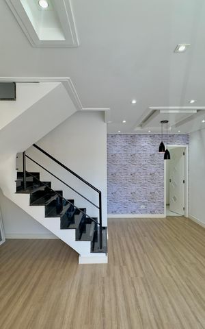 Casa de condomínio à venda com 81m², 3 quartos e 2 vagas Casa de condomínio à venda com 81m², 3 quartos e 2 vagasSala