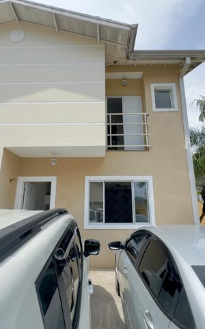 Casa de condomínio à venda com 81m², 3 quartos e 2 vagas Casa de condomínio à venda com 81m², 3 quartos e 2 vagasGaragem