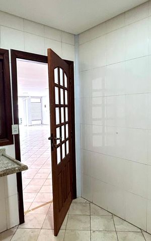 Casa para alugar com 400m², 5 quartos e 6 vagasCozinha