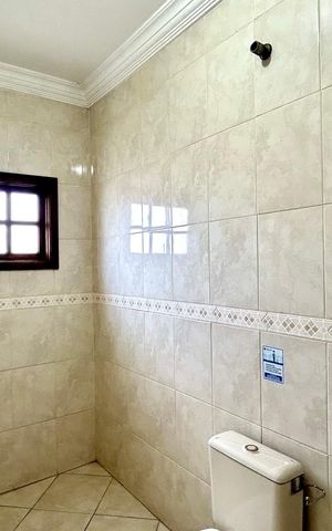 Casa para alugar com 400m², 5 quartos e 6 vagasBanheiro 1