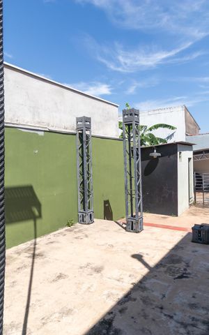 Casa para alugar com 320m², 2 quartos e 3 vagas Casa para alugar com 320m², 2 quartos e 3 vagasQuintal